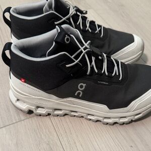 On Running Men's Black and White Athletic Shoes kids
